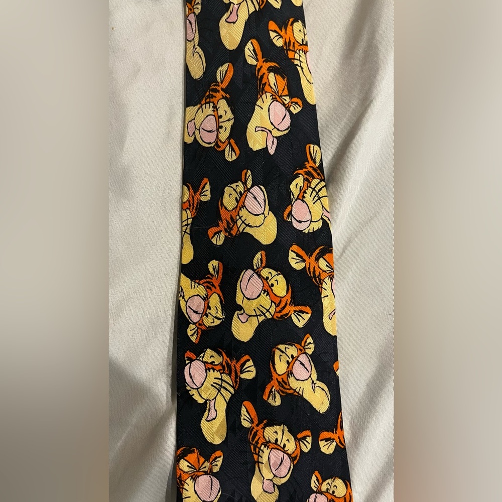 Vintage Disney Winnie the Pooh Tigger silk tie